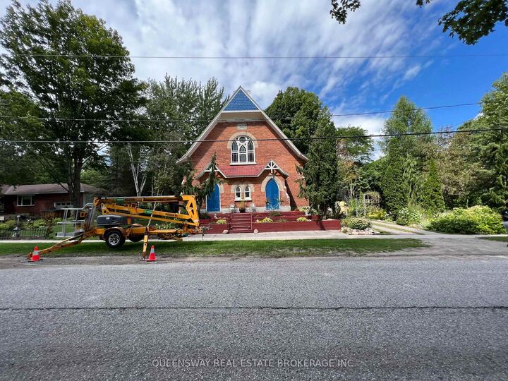 10 Mill Street W — photo 1