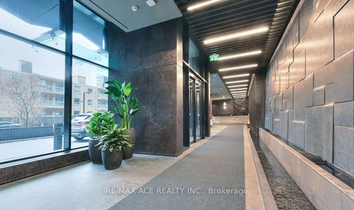 Property Photo: 110 Broadway Avenue 2213 ON M4P 1V7