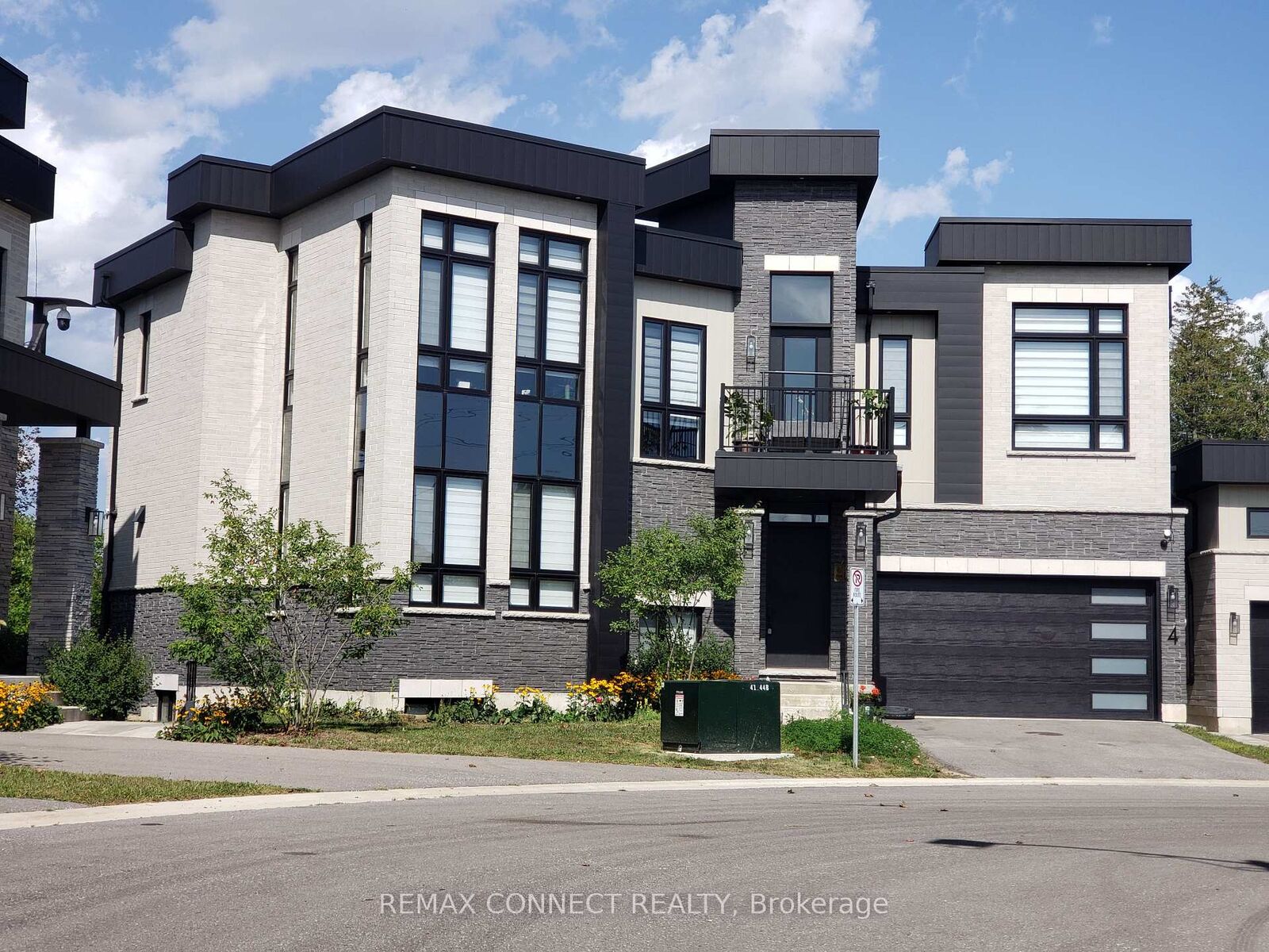 Property Photo: 4 Tidmarsh Lane ON L1T 4S1