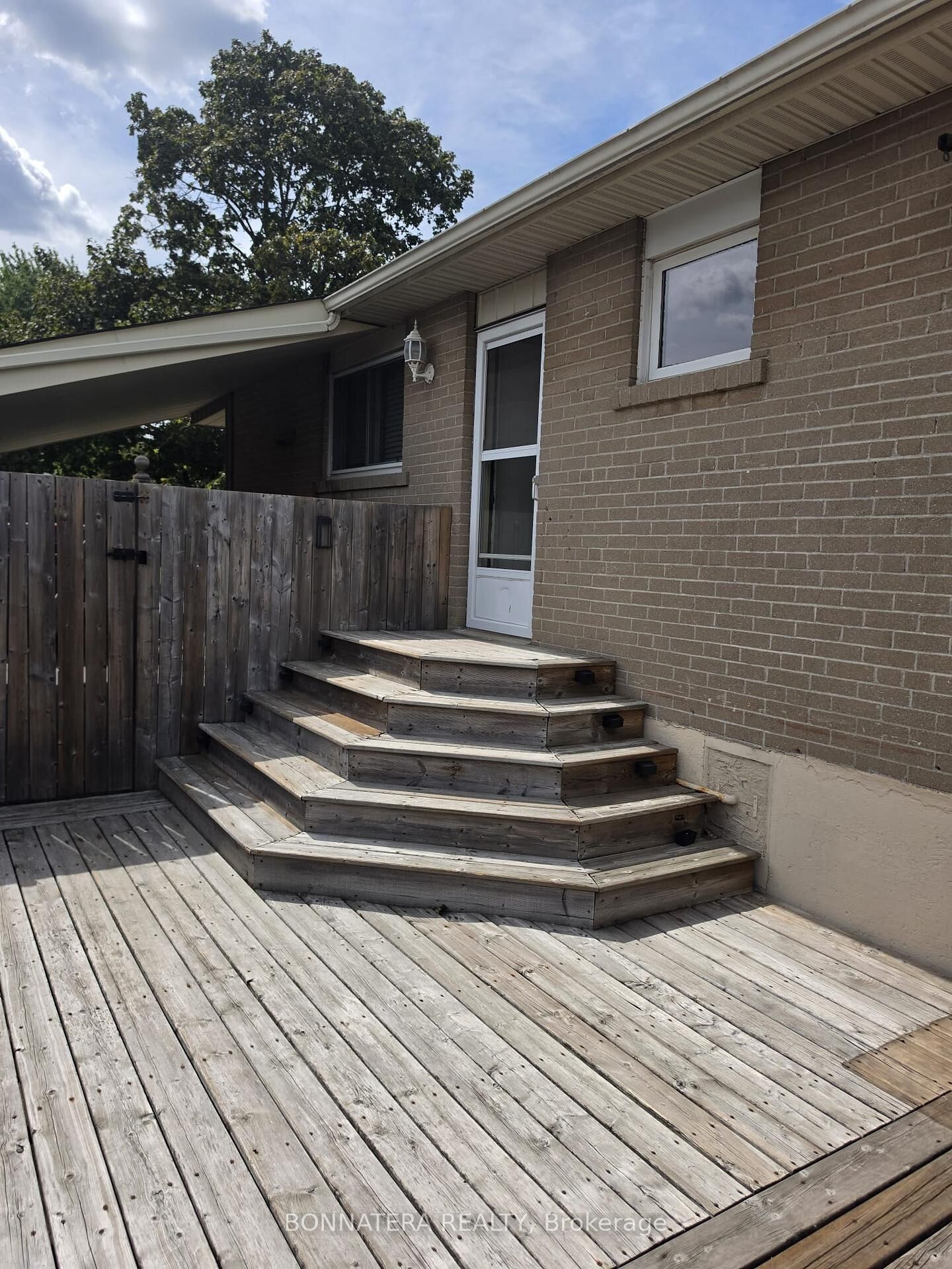 Photo de la propriété:  14 Northwood Drive  ON L6X 2L2 