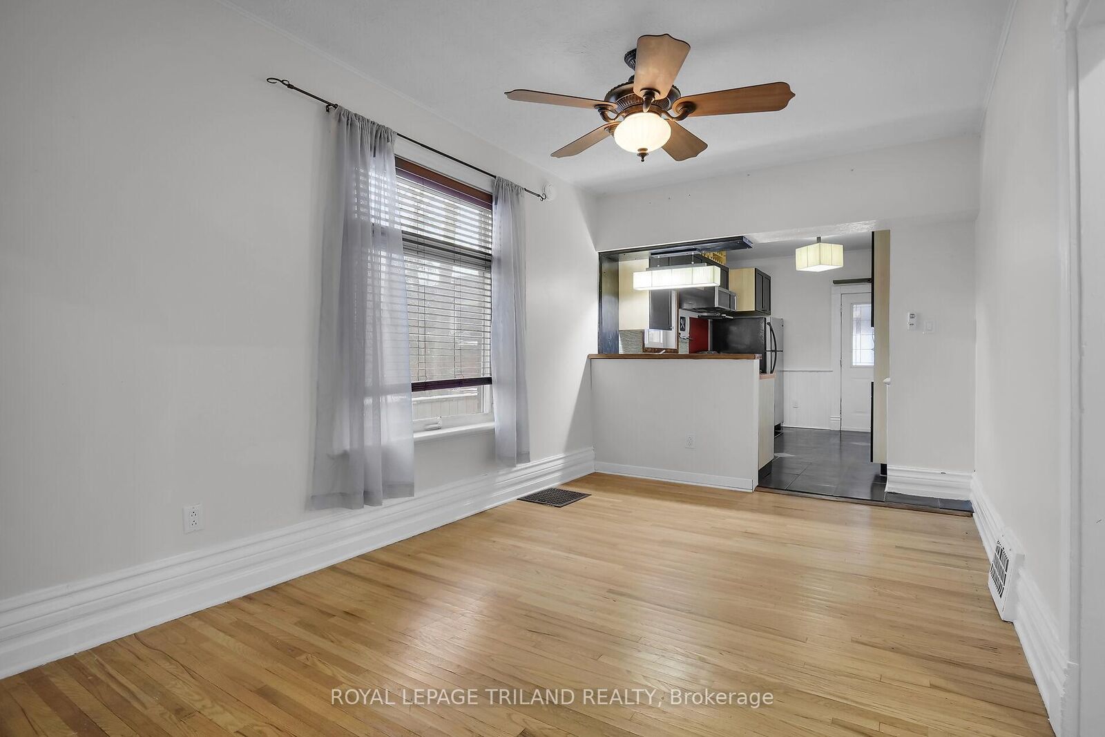 Property Photo:  18 Wharncliffe Road S  ON N6J 2J4 