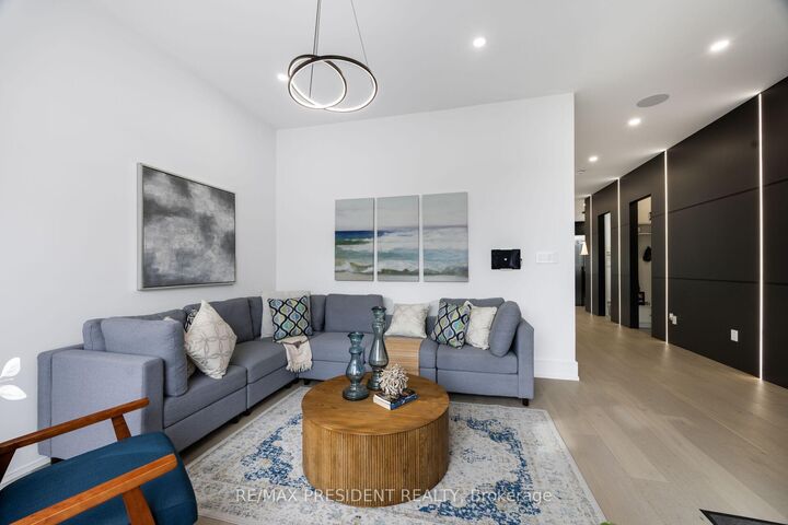 Property Photo: 1081 Ogden Avenue ON L5E 2G7
