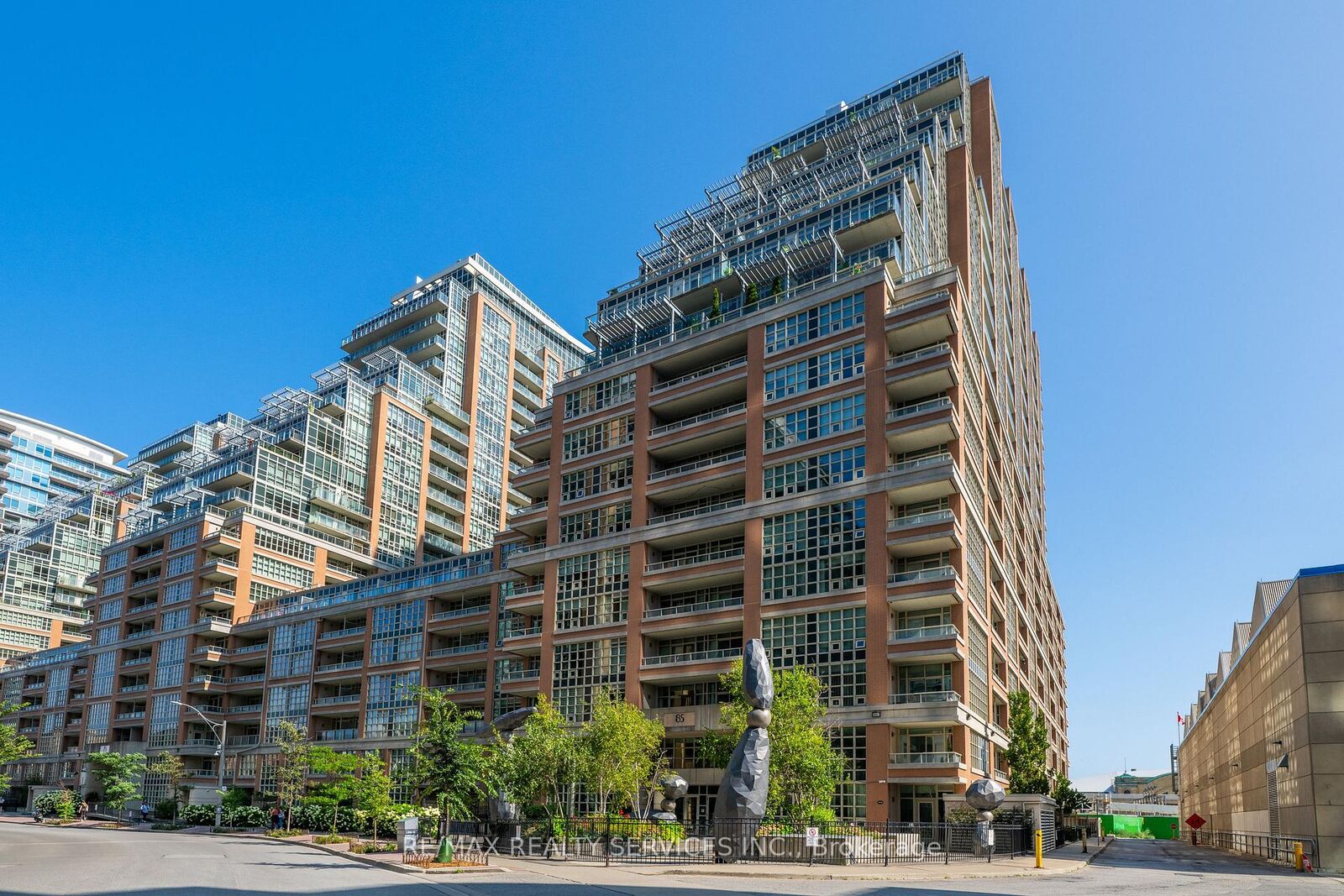 Property Photo: 85 East Liberty Street 1802 ON M6K 3R4