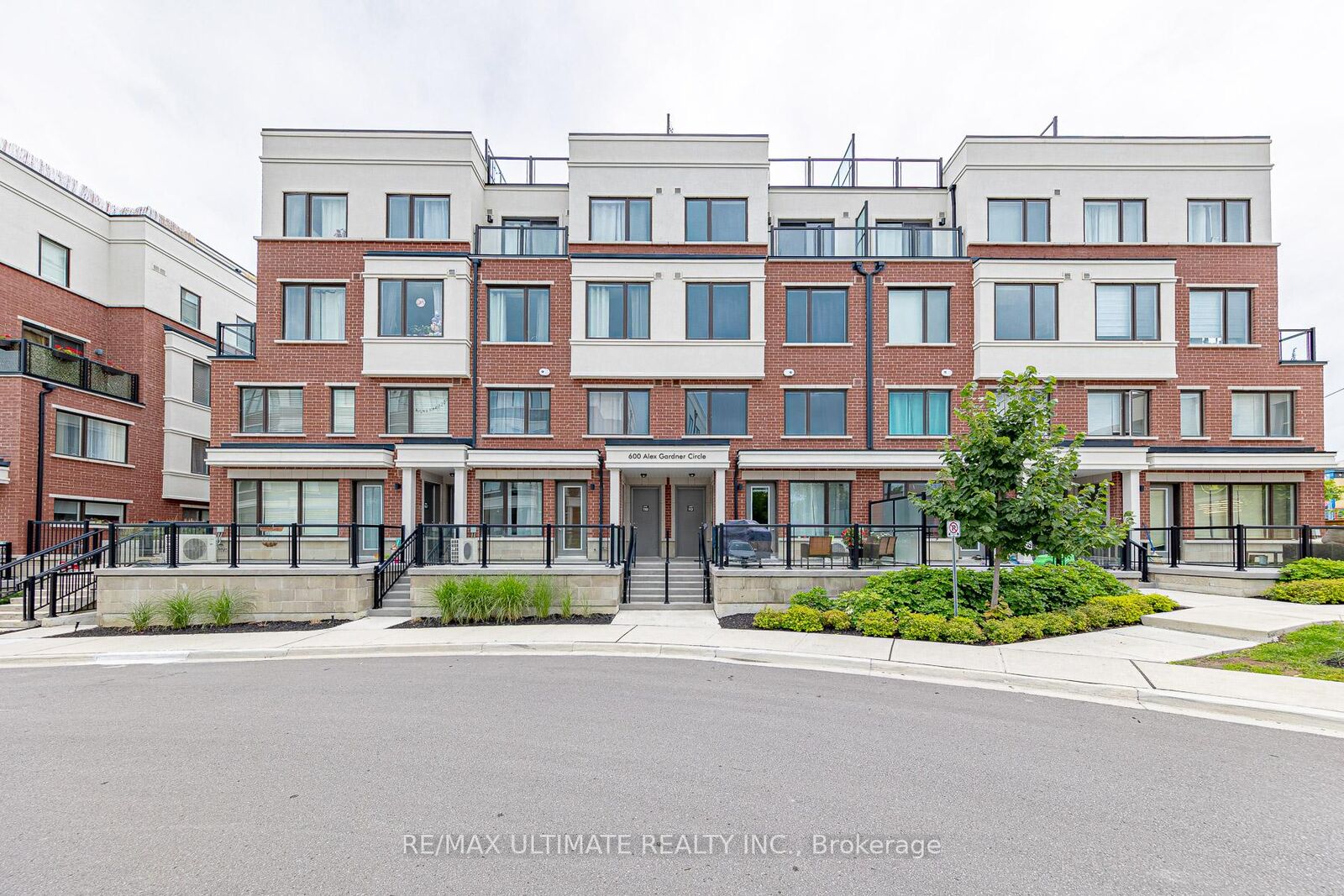 Property Photo:  600 Alex Gardner Circle 109  ON L4G 0A3 