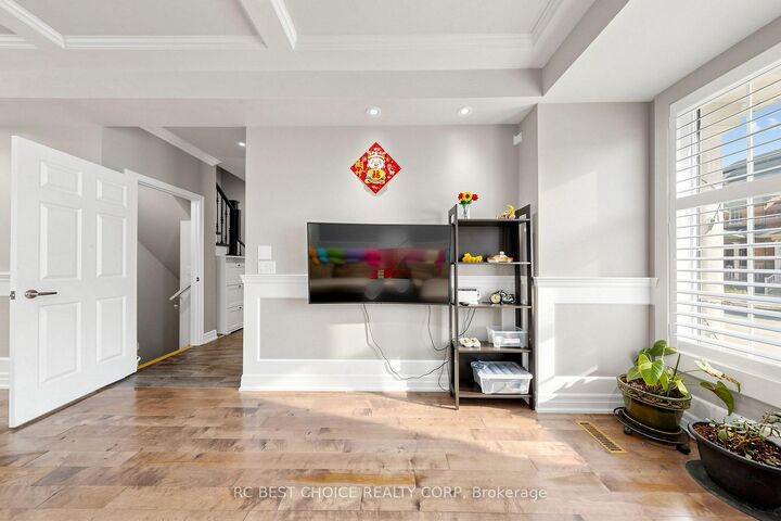 Property Photo: 18 Chauncey Court ON L6B 1H1