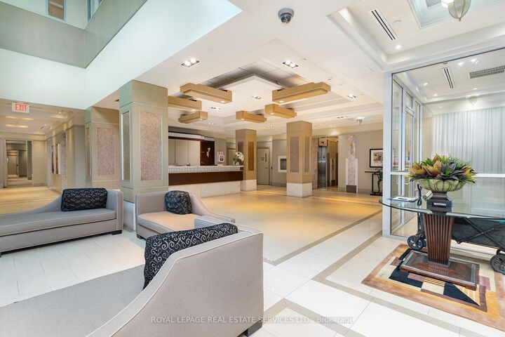 Property Photo:  319 Merton Street E 1216  ON M4S 1A5 