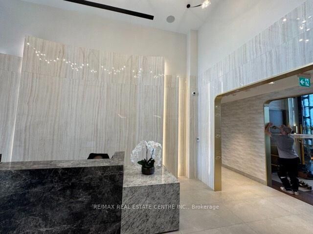 Property Photo:  3240 William Coltson Avenue 718  ON L6H 0X1 