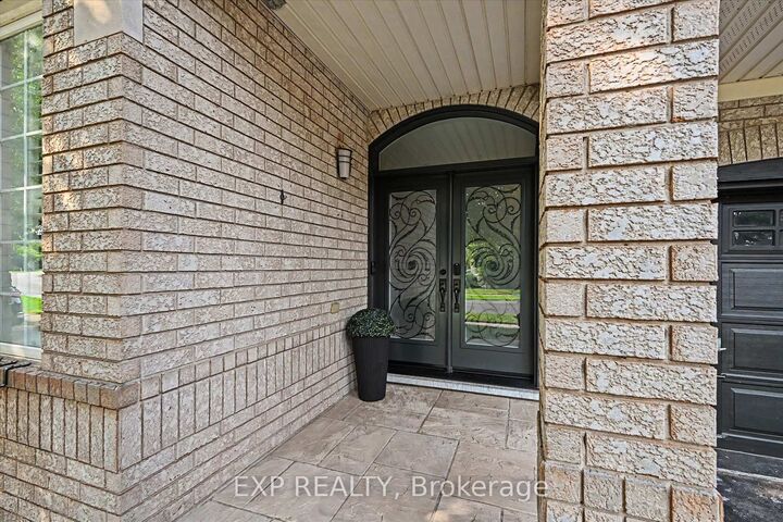 Property Photo: 2376 Oakhaven Drive ON L6M 4A4