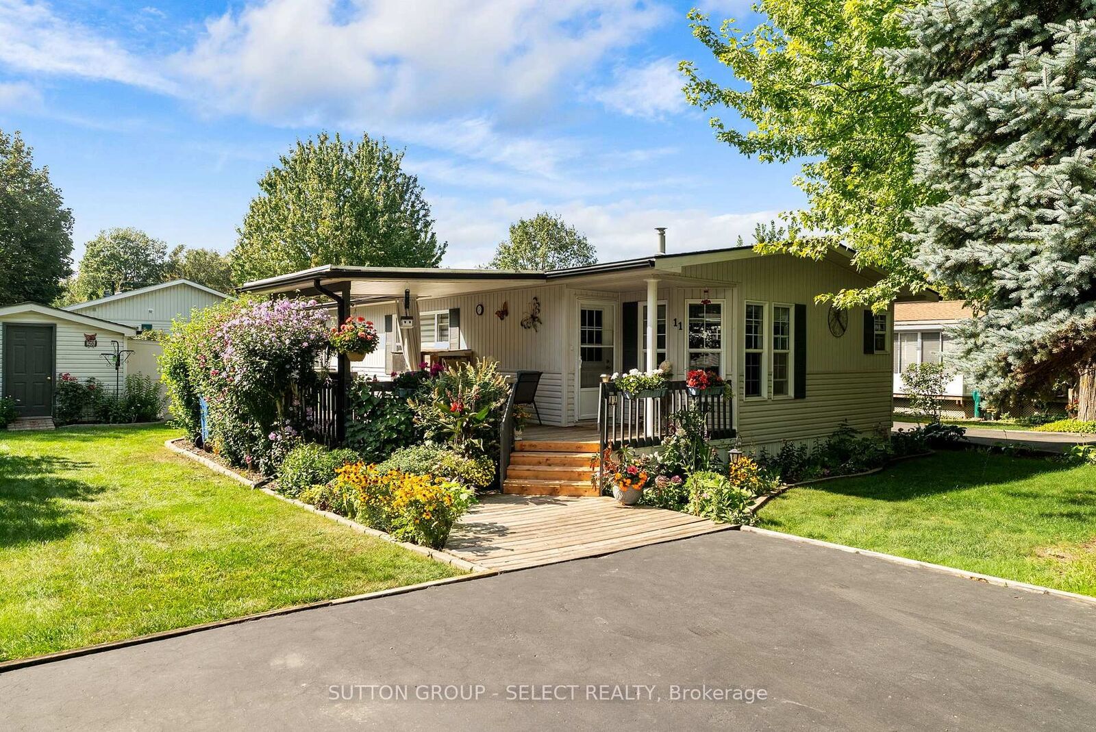 Property Photo: 11 Huron Lane ON N7A 3Y2