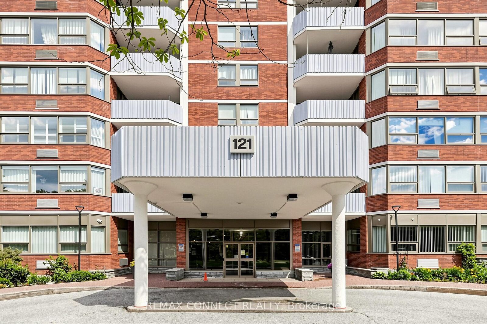 Property Photo: 121 Ling Road 1207 ON M1E 4Y2