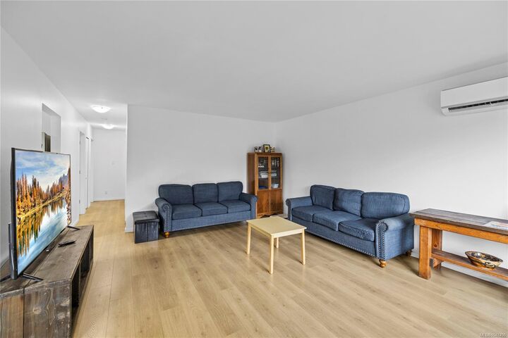 Property Photo: 52 Athletic St BC V9R 5N6