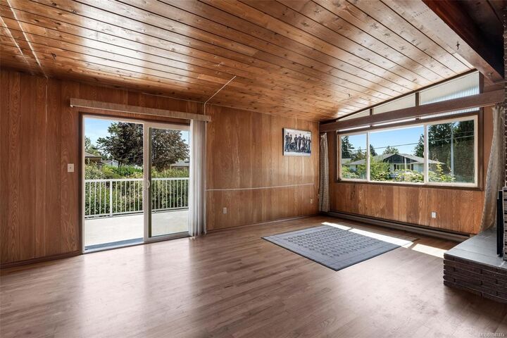 Property Photo: 4426 Chartwell Dr BC V8N 2R3