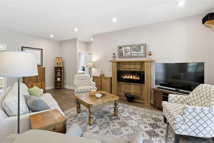 Property Photo: 3831 Creekside Dr BC V0R 1G0