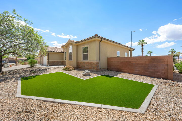 Property Photo: 209 N 1280 St W UT 84770