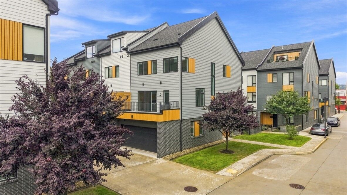 Property Photo:  5571 Berlin Way  PA 15201 