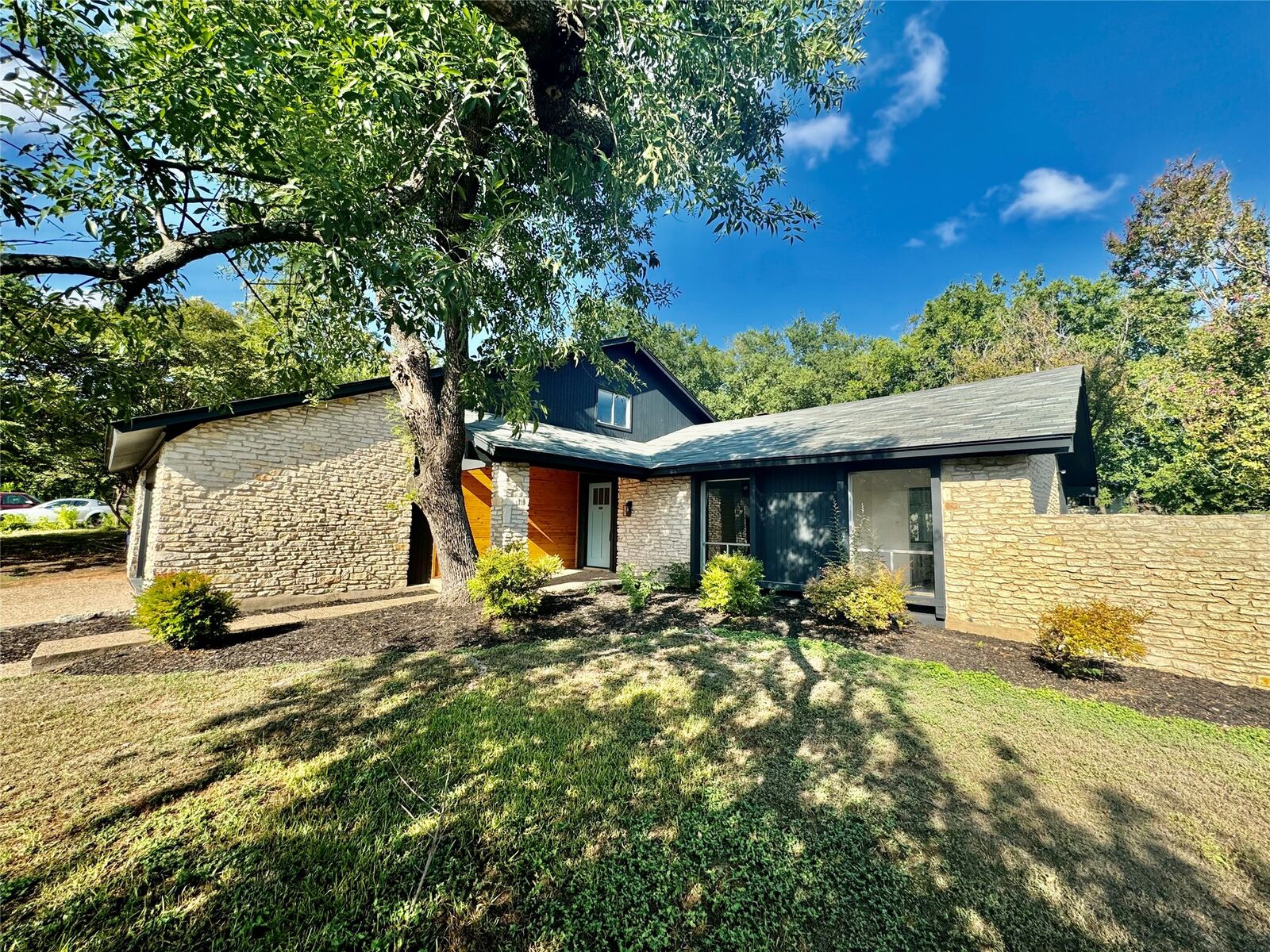 Property Photo: 9506 Stonebridge Drive TX 78758