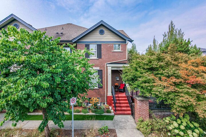 20832 70 Avenue 1 — photo 1