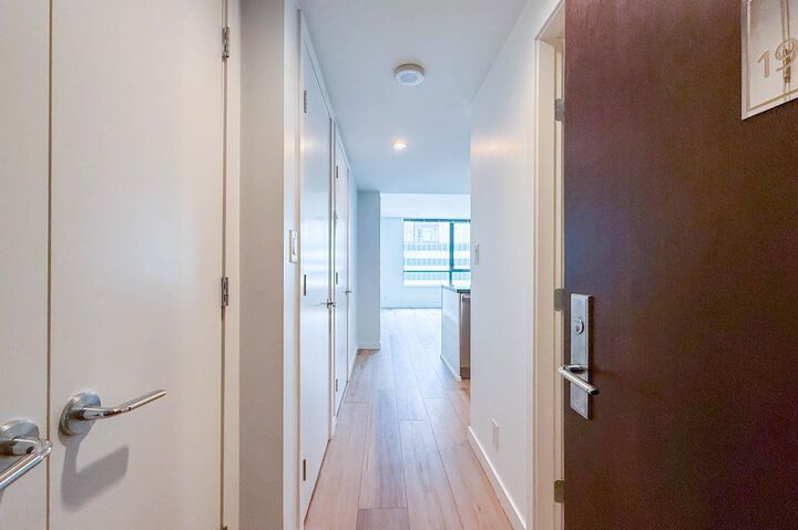 Property Photo:  788 Richards Street 1904  BC V6B 3A4 