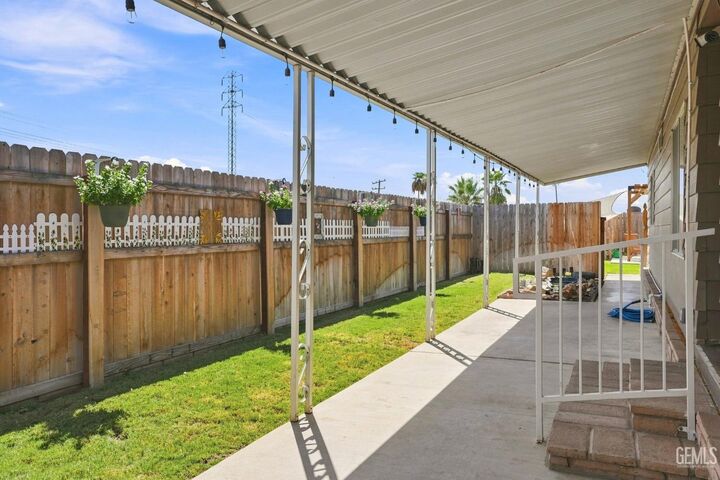 Property Photo: 142 Set Lane CA 93308