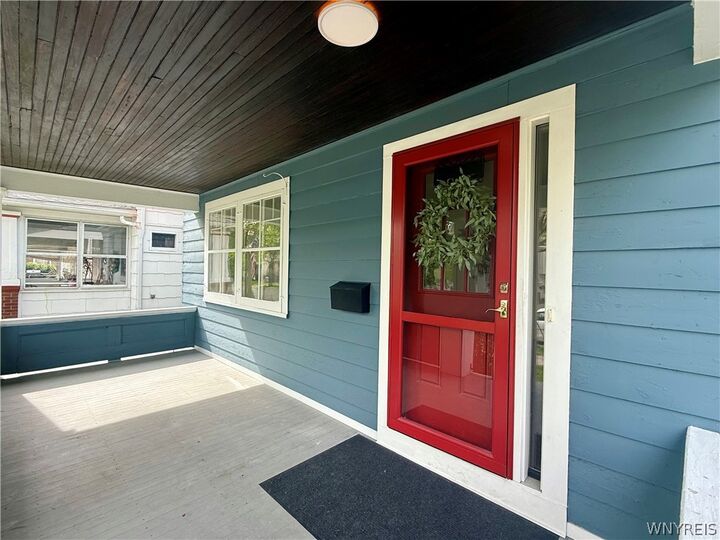 Property Photo:  75 W Hazeltine Avenue  NY 14217 