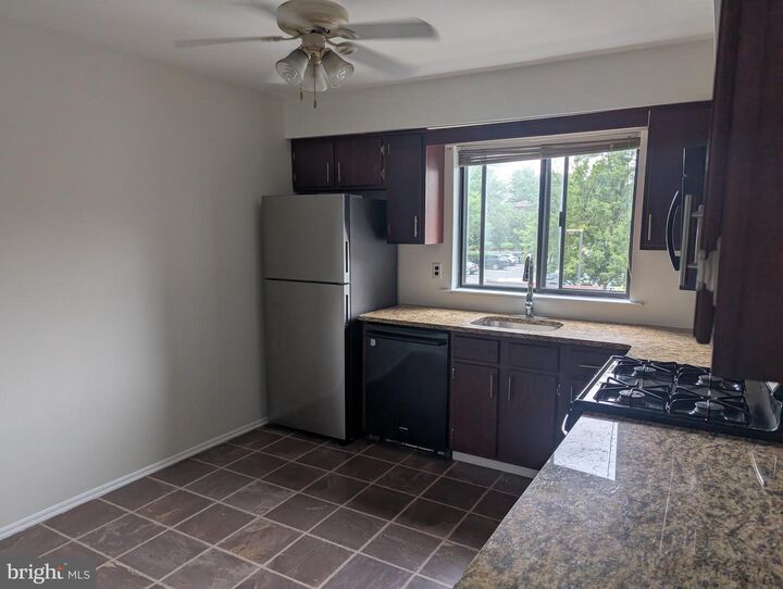 Property Photo:  422 Wood Mill Drive  NJ 08512 
