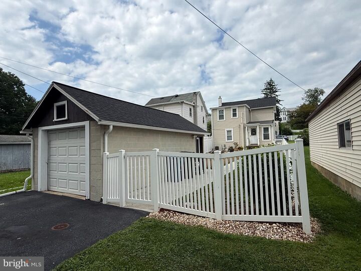 Property Photo: 185 Market Street PA 17034