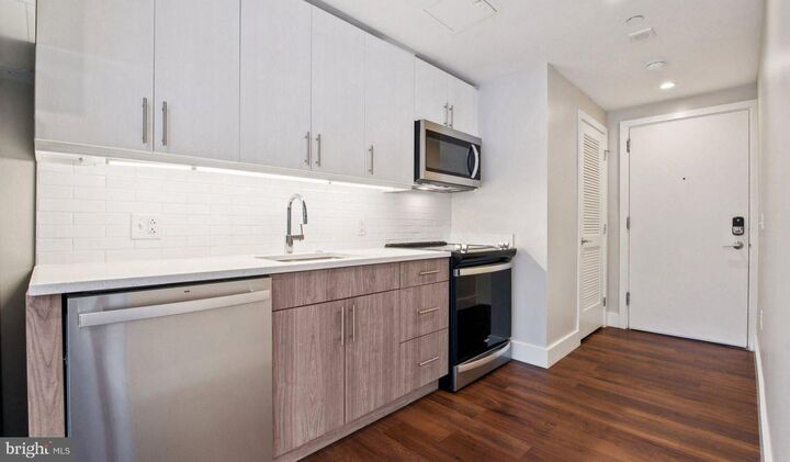 Property Photo: 2200 Benjamin Franklin Parkway E1403 PA 19130