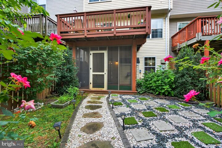 Property Photo: 11082 Clovertree Court VA 20109