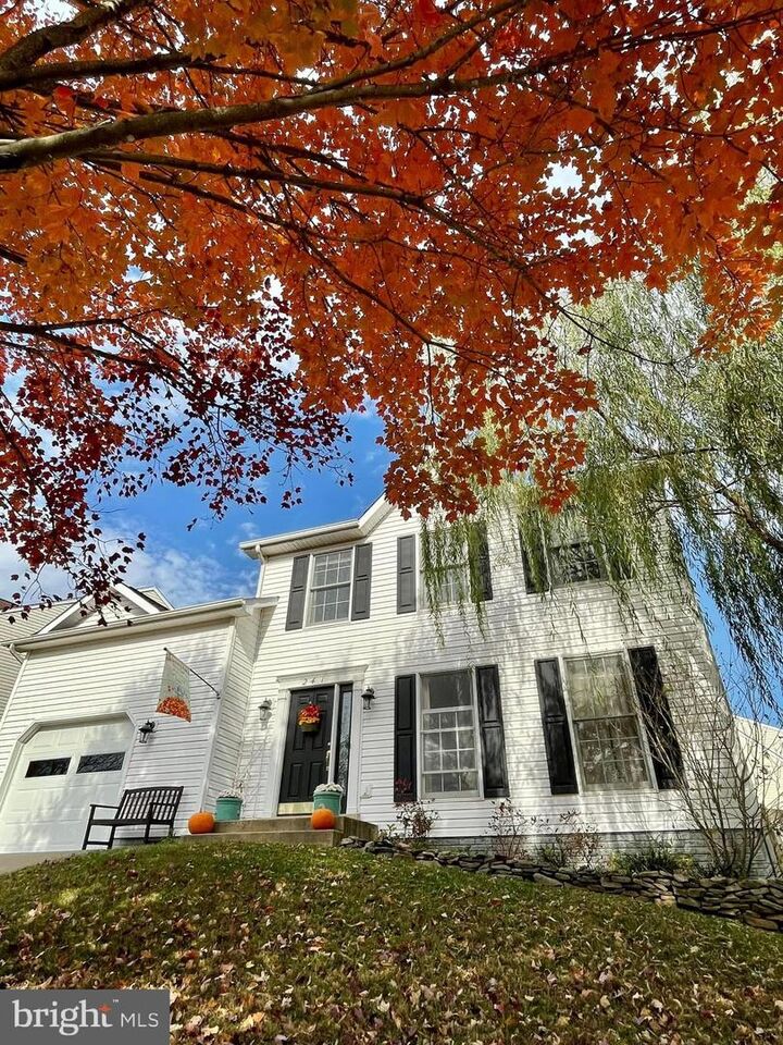 Property Photo:  241 Breezewood Drive  VA 20186 