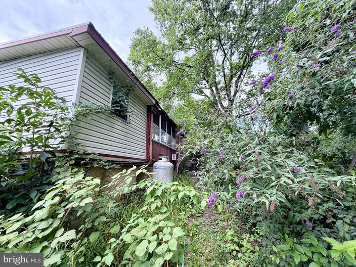 Property Photo:  527 Walnut Street  PA 17043 