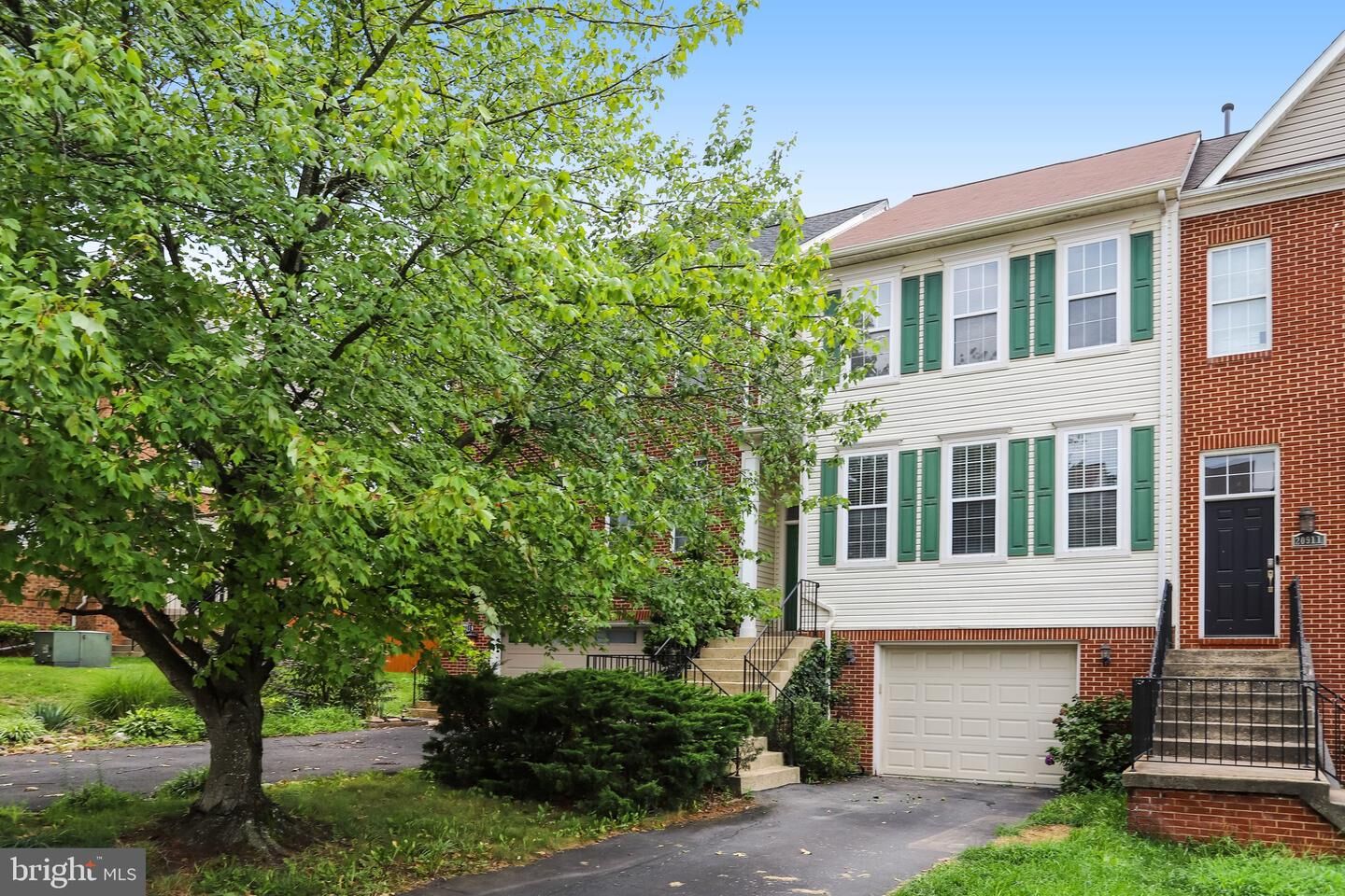 Property Photo:  20913 Sandstone Square  VA 20165 
