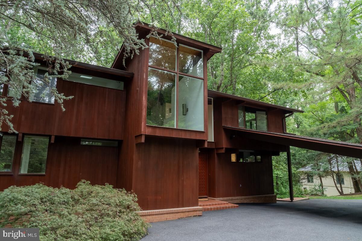 Property Photo: 1330 Potomac School Road VA 22101