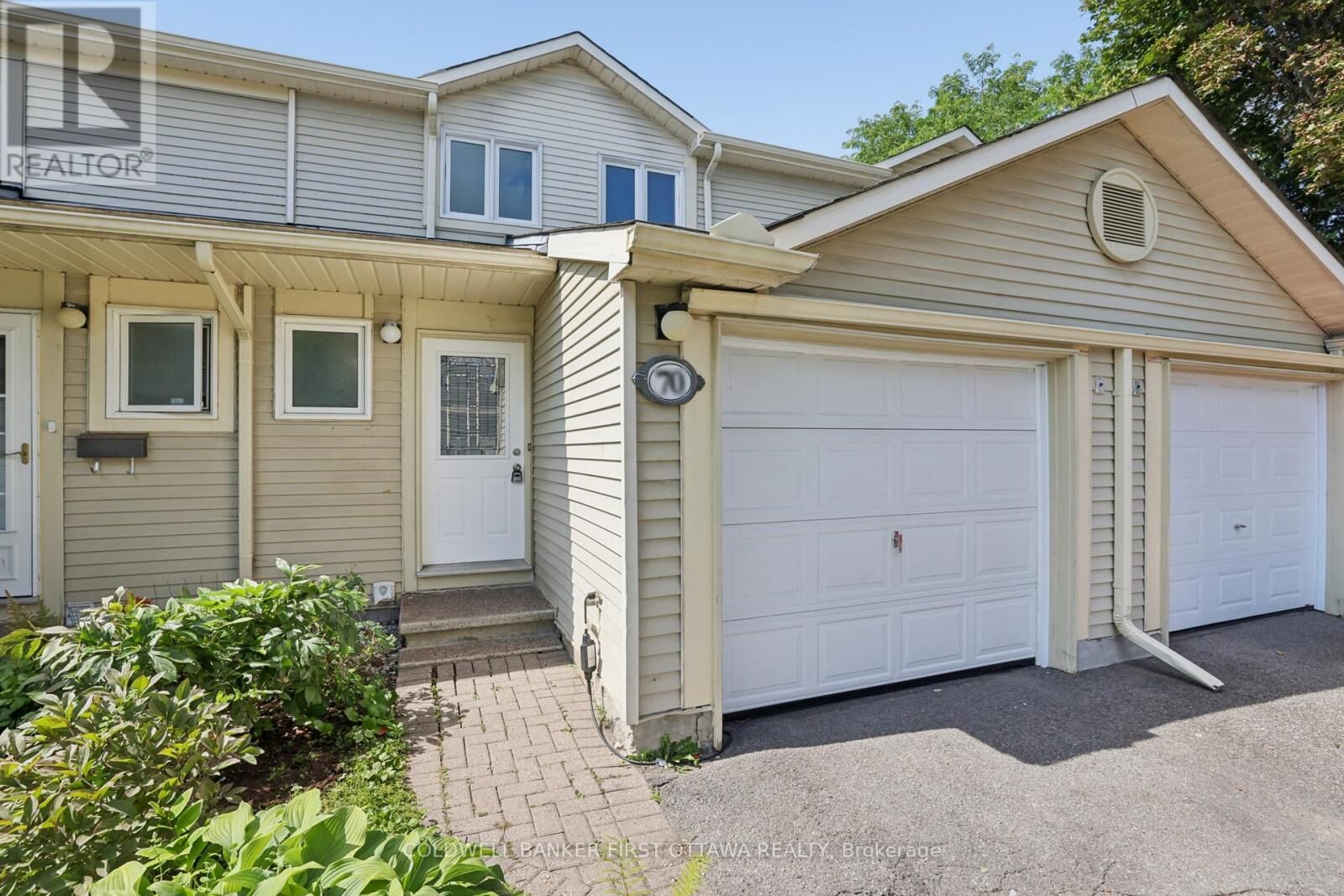 Property Photo:  70 Bujold Court 19  ON K2L 3N8 