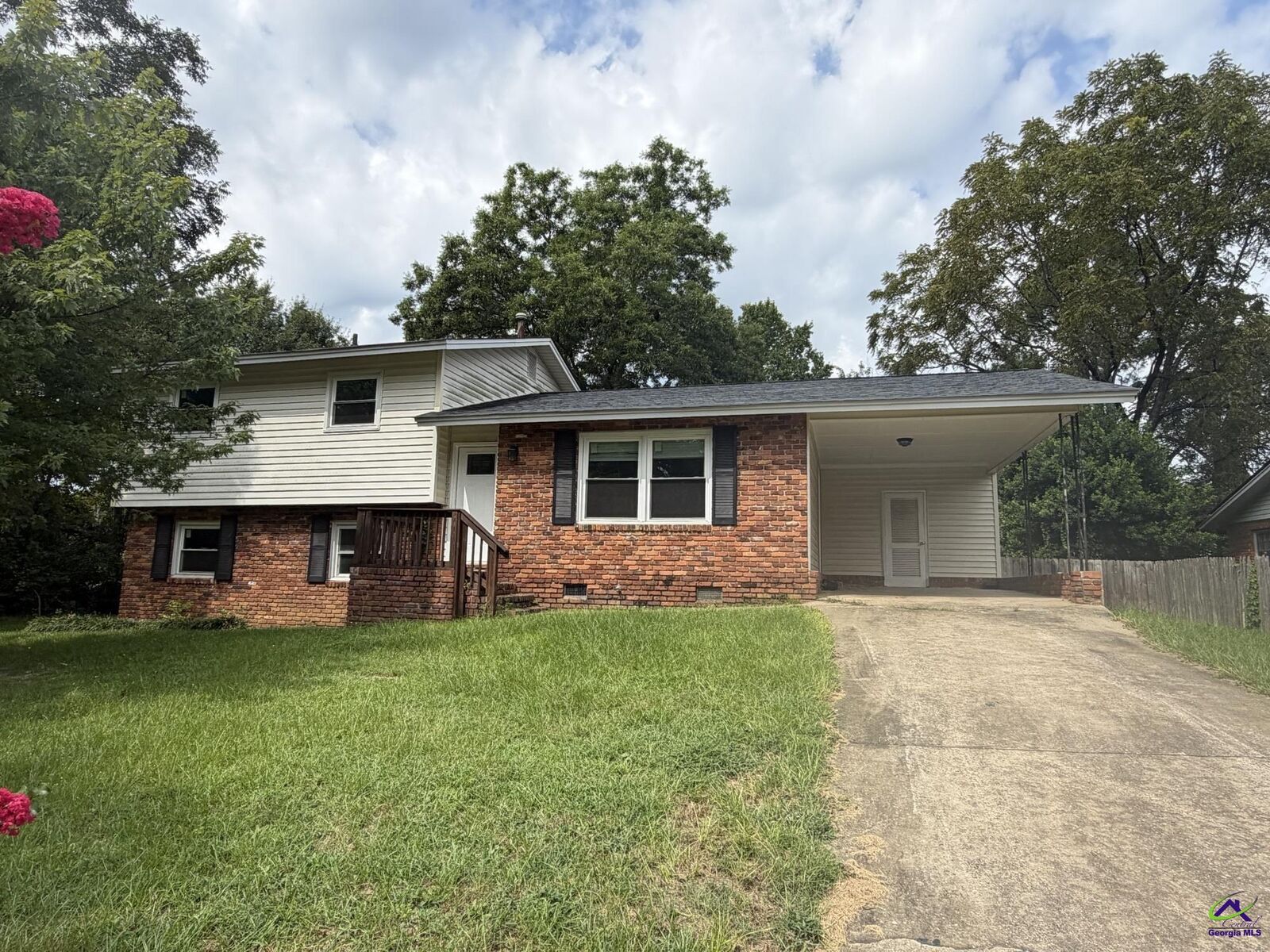 Property Photo:  215 Sunnydale Drive  GA 31088 