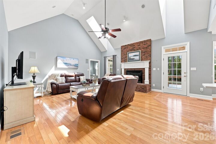 Property Photo: 2290 Northview Harbour Drive NC 28673