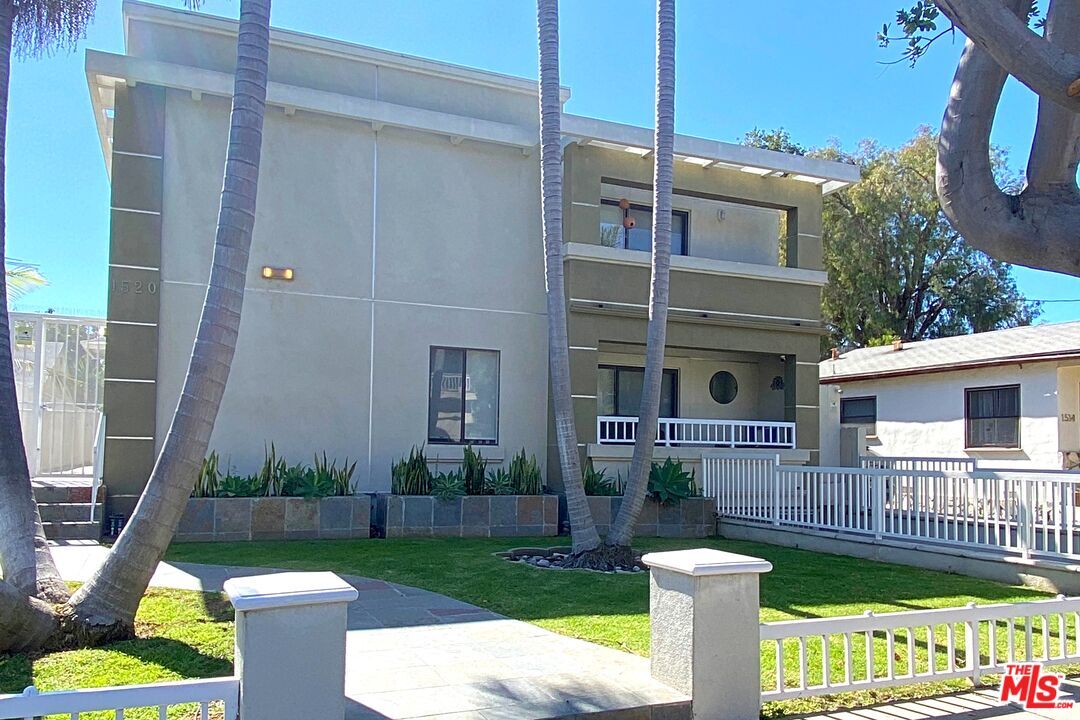 Property Photo: 1520 Princeton St, Unit 4 CA 90404