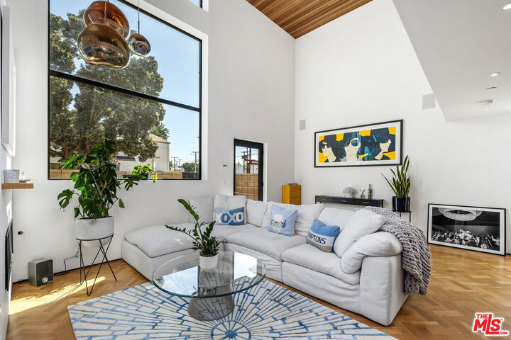 Property Photo: 303 Windward Ave CA 90291