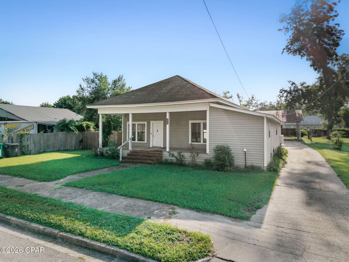 Property Photo: 633 3rd Street FL 32428