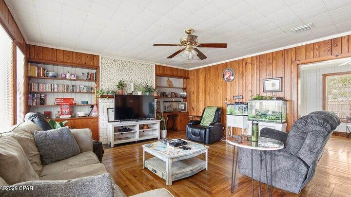 Property Photo:  304 Allen Avenue  FL 32401 