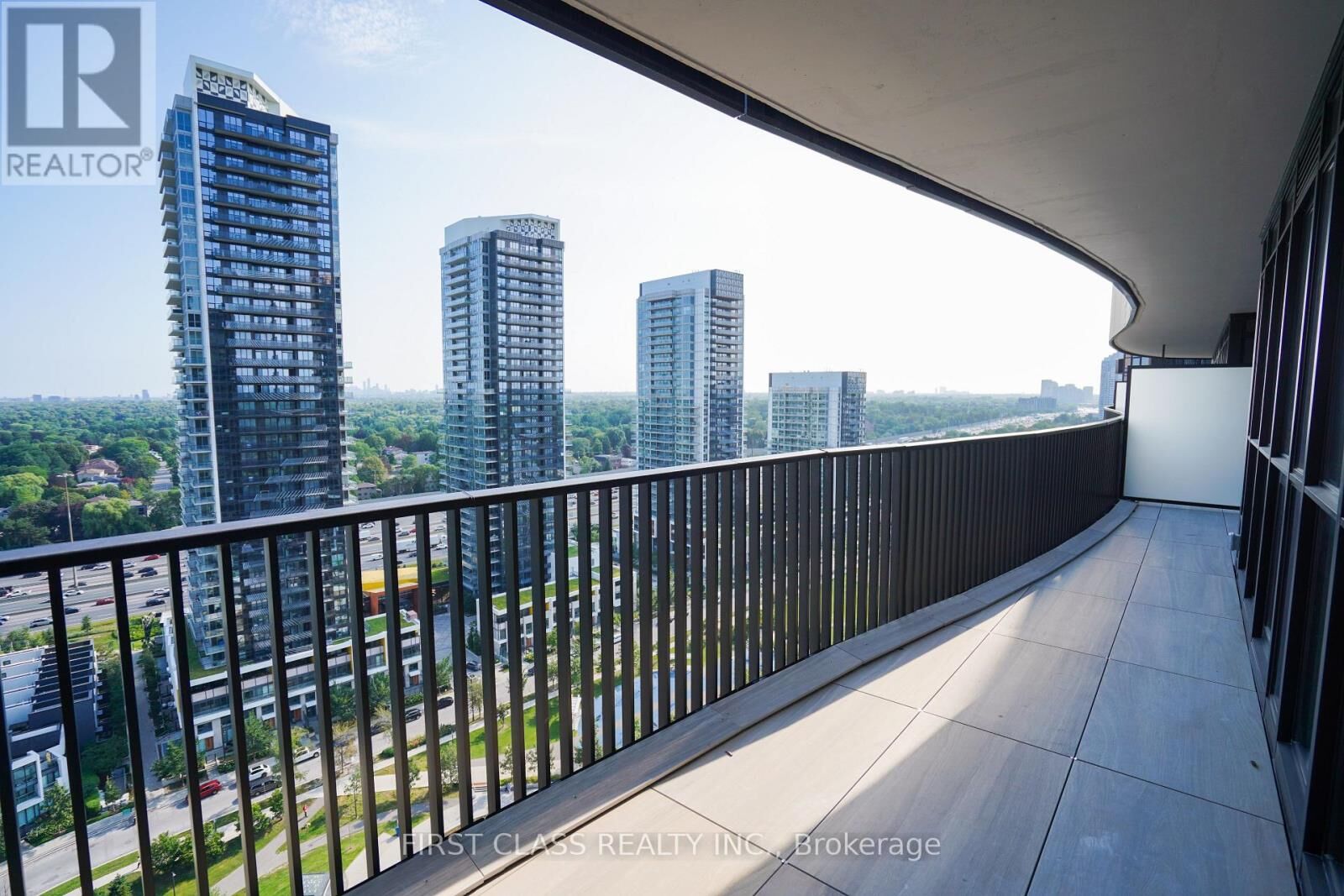 Property Photo:  68 Esther Shiner Boulevard 2216  ON M2K 0J6 
