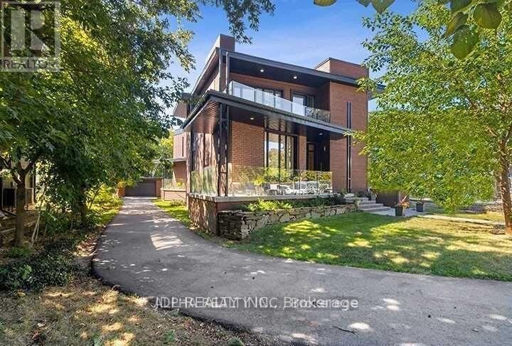 Property Photo: 1436 Haig Boulevard ON L5E 2N1