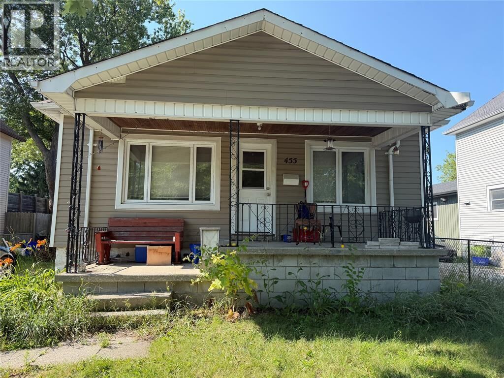 Property Photo:  455 Wellington Street  ON N7T 1H7 