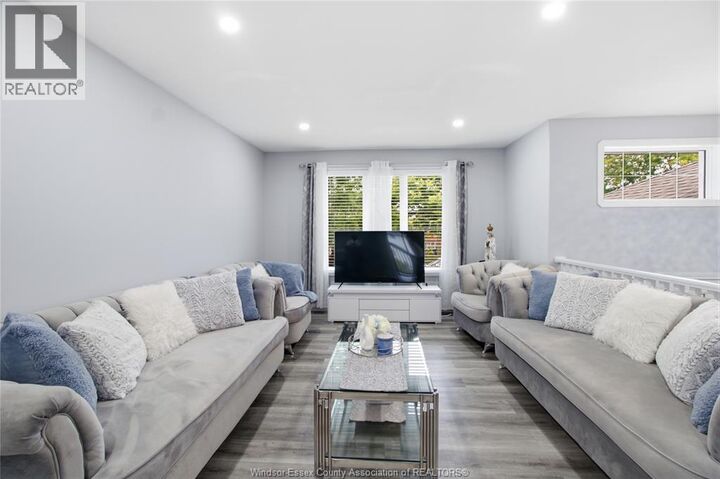 Property Photo:  2424 Timbercrest Avenue  ON N8P 1S2 