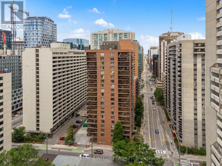 475 Laurier Avenue West 2001 — photo 1