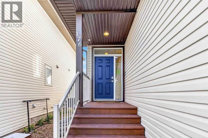 Property Photo: 176 Hawthorn Way AB T9K 0P2