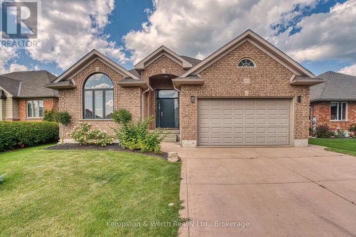 635 Riverview Drive — photo 1
