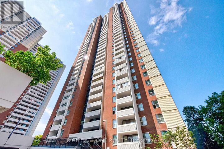 Property Photo:  3 Massey Square 2407  ON M4C 5L5 