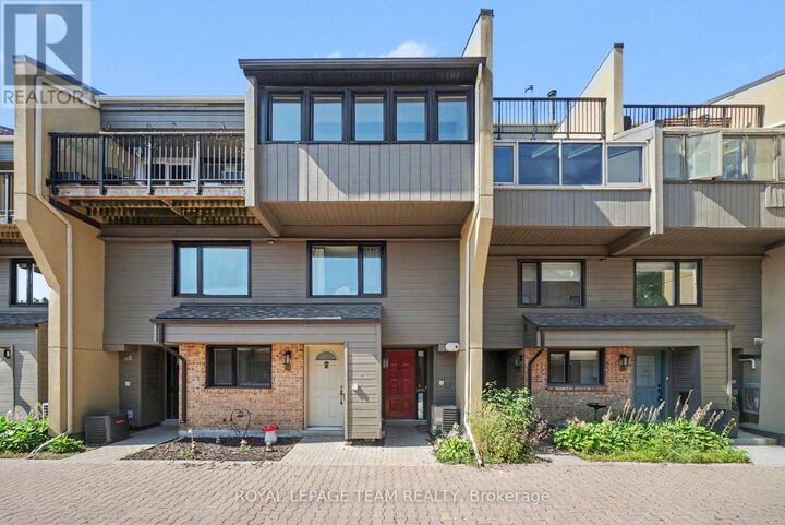 290 Cathcart Street 14 — photo 1