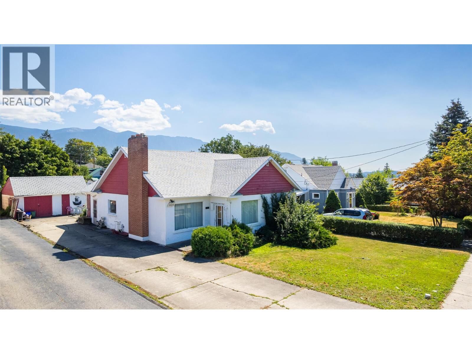 Property Photo:  326 10th Avenue North  BC V0B 1G0 