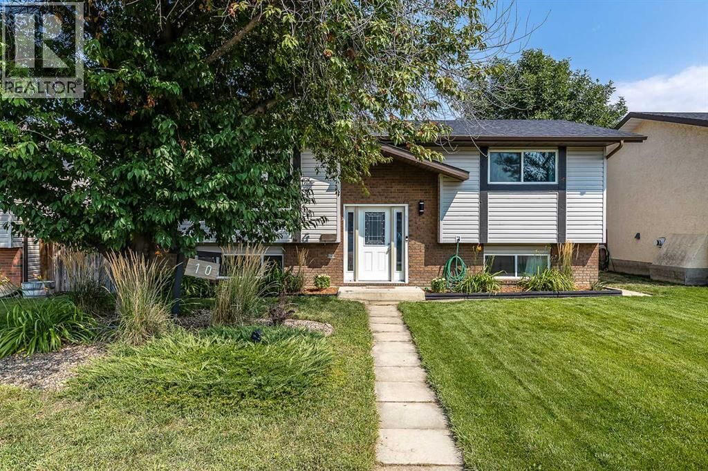 Property Photo:  10 Chow Avenue Southeast  AB T1B 2T1 